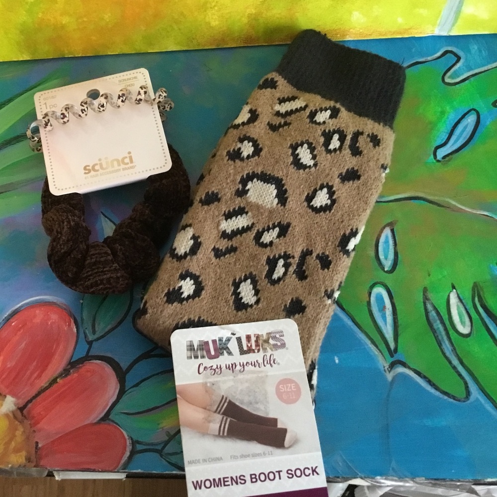 NEW LEOPARD PRINT BOOT SOCK AND HAIR ACCESSORIES BUNDLE